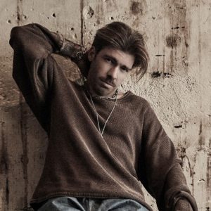 Ο Στέλιος Τσουκιάς παρουσιάζει το νέο του άλμπουμ σε ένα δυνατό live στη "Χώρα"