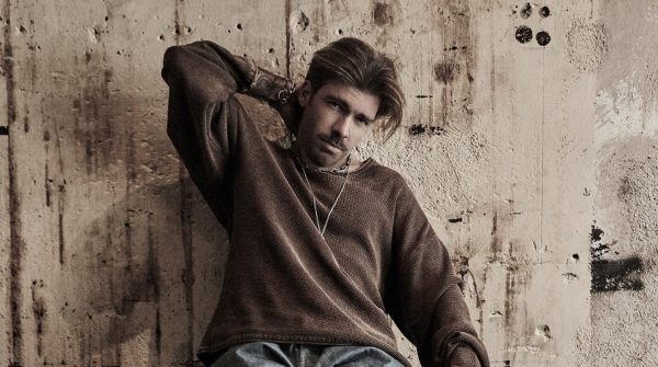 Ο Στέλιος Τσουκιάς παρουσιάζει το νέο του άλμπουμ σε ένα δυνατό live στη "Χώρα"