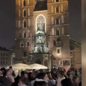 Viral στο TikTok βίντεο από την Πολωνία με τραγούδι του Γιώργου Μαζωνάκη -Όλοι χορεύουν τo «Τι σου έχω κάνει»