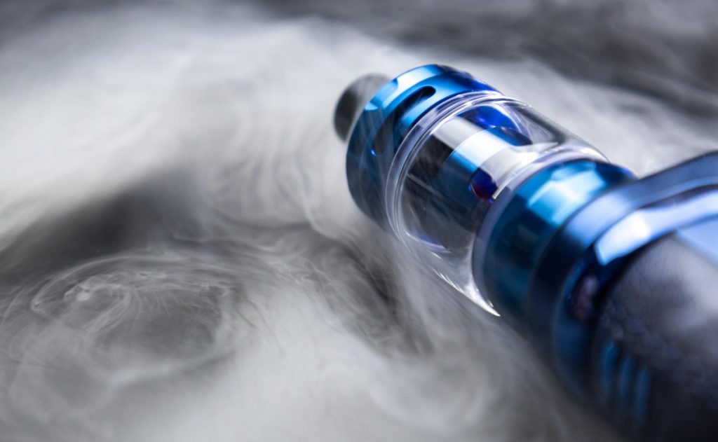 Νέα μελέτη καταδεικνύει τις παρενέργειες των ηλεκτρονικών τσιγάρων