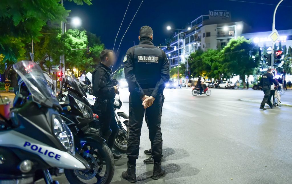 Καλλιθέα: Σε σοβαρή κατάσταση το κοριτσάκι που ανασύρθηκε από σιντριβάνι – Το επανέφεραν οι γιατροί στο «Παίδων»