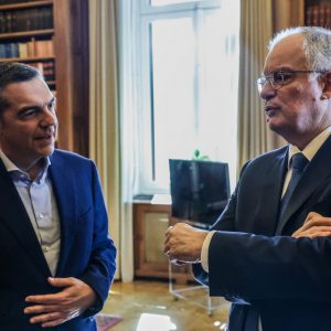 Τσίπρας σε Τασούλα: Καμία συναίνεση στην κυβέρνηση για την αναθεώρηση του Συντάγματος