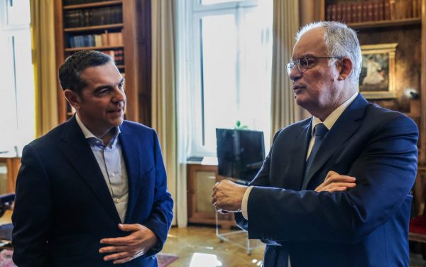 Τσίπρας σε Τασούλα: Καμία συναίνεση στην κυβέρνηση για την αναθεώρηση του Συντάγματος