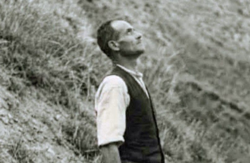 Ο φωτογράφος πάγωσε τη στιγμή. Η Ιστορία όμως δεν παγώνει. Ρωτά. (του Γιώργου Καρανάσιου)