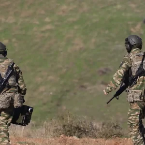 Αλλάζουν όλα στη στρατιωτική θητεία: Στις 10 εβδομάδες η βασική εκπαίδευση, στα 100 ευρώ η αποζημίωση για παραμεθόριο