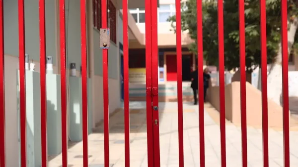 Καθηγήτρια ΕΠΑΛ στο Χαλάνδρι «βάζει τα παιδιά να σκάβουν αυλάκια για να τους σβήσει απουσίες»