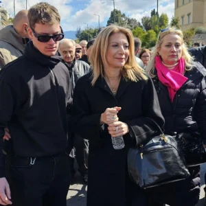 Στην συγκέντρωση για τα Τέμπη στο Σύνταγμα η Μαρία Καρυστιανού, δείτε φωτογραφίες