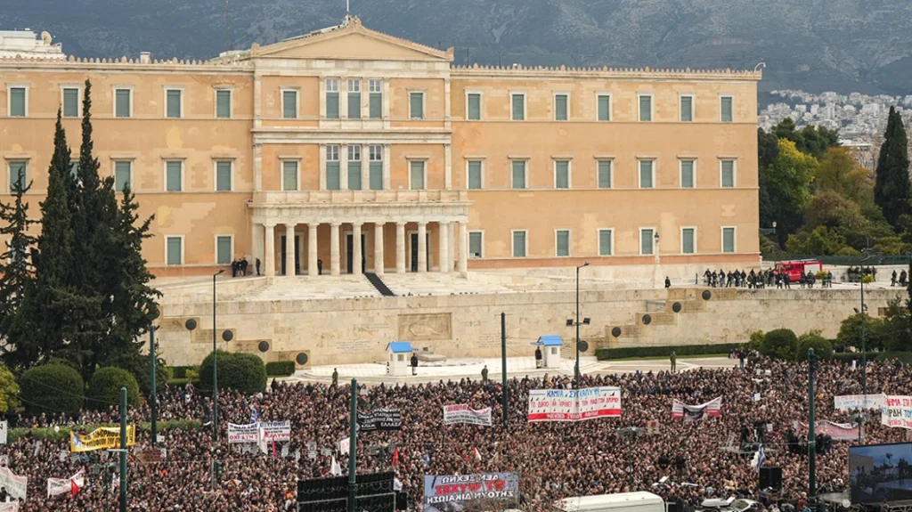 Τρία χρόνια μετά τα Τέμπη: Στο Σύνταγμα η κεντρική εκδήλωση, συγκεντρώσεις σε όλη τη χώρα, άγνωστη η στάση Καρυστιανού