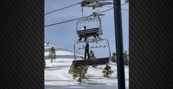 ΗΠΑ: 12χρονο κορίτσι κρέμεται στον αέρα από τελεφερίκ σε χιονοδρομικό - Βίντεο από την τρομακτική πτώση