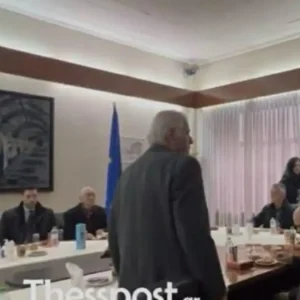 Μνημόσυνο για τα Τέμπη: Οργή συγγενών των θυμάτων για την παρουσία Κυρανάκη – «Δεν μπορώ να βρω ηρεμία ούτε στο σπίτι του Θεού»