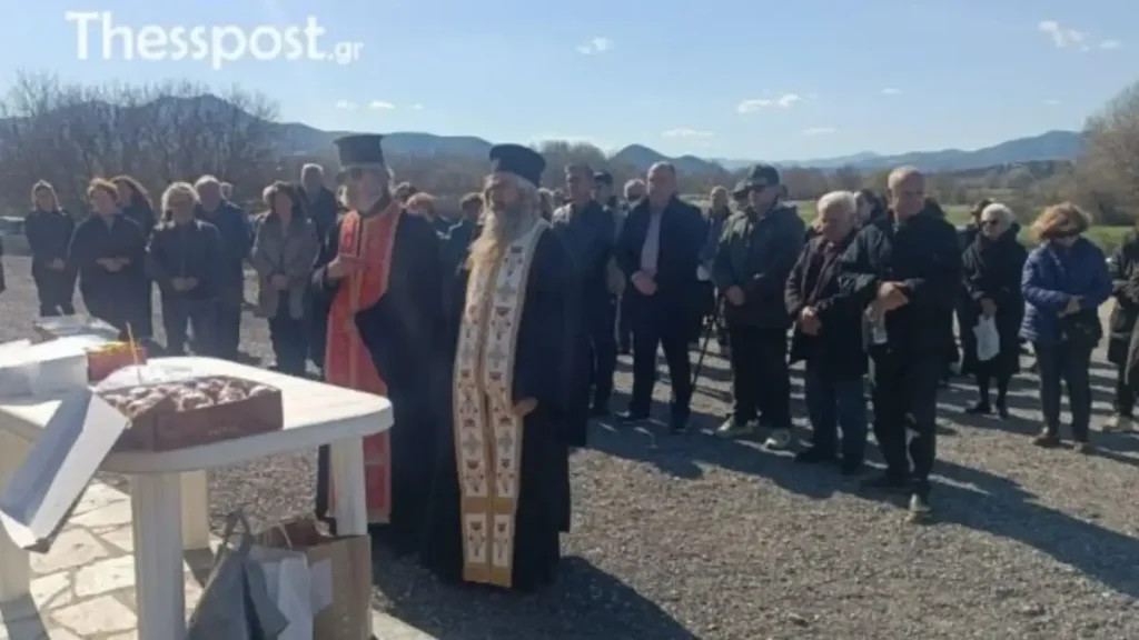 Τρισάγιο για τα 57 θύματα των Τεμπών: Μαθητές και συγγενείς ένωσαν τις προσευχές τους για τα 3 χρόνια από την τραγωδία