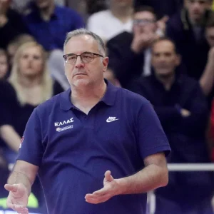 Θανάσης Σκουρτόπουλος: Ο «αθόρυβος» ήρωας του ελληνικού μπάσκετ που σημάδεψε την καλαθοσφαίριση της χώρας