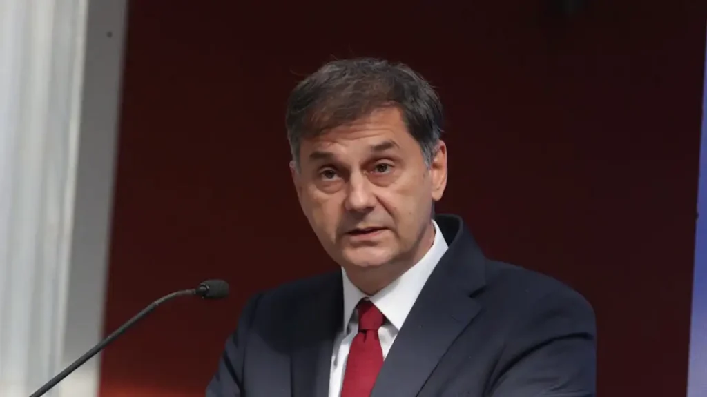 «Βόμβες» Θεοχάρη για Τσίπρα: Είχαν σχέδιο να μας πάνε στην δραχμή – Πριν το δημοψήφισμα έψαχναν εταιρείες για να τυπώσουν χαρτονομίσματα