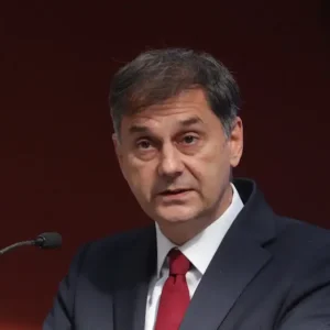 «Βόμβες» Θεοχάρη για Τσίπρα: Είχαν σχέδιο να μας πάνε στην δραχμή – Πριν το δημοψήφισμα έψαχναν εταιρείες για να τυπώσουν χαρτονομίσματα