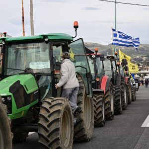 Από απολύμανση θα περνούν τα τρακτέρ πριν μπουν στην Αθήνα -Στα διόδια Αφιδνών έφτασαν τα πρώτα