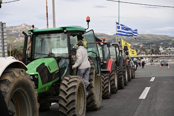 Από απολύμανση θα περνούν τα τρακτέρ πριν μπουν στην Αθήνα -Στα διόδια Αφιδνών έφτασαν τα πρώτα