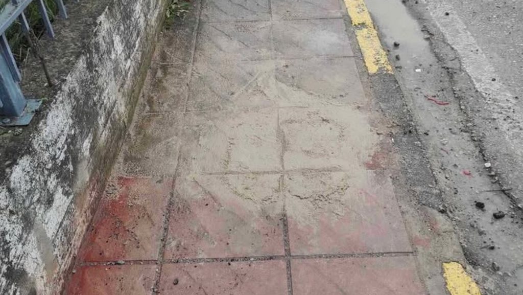 Έκλεισε η «τρύπα» στο πεζοδρόμιο της οδού Λαρίσης