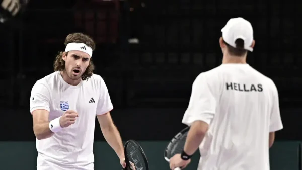 Στέφανος Τσιτσιπάς και Στέφανος Σακελλαρίδης νίκησαν με 2-0 τους Ροντρίγκο Πατσέκο και Άλαν Μαγαδάν στο Davis CUP για το 2-1 της Ελλάδας