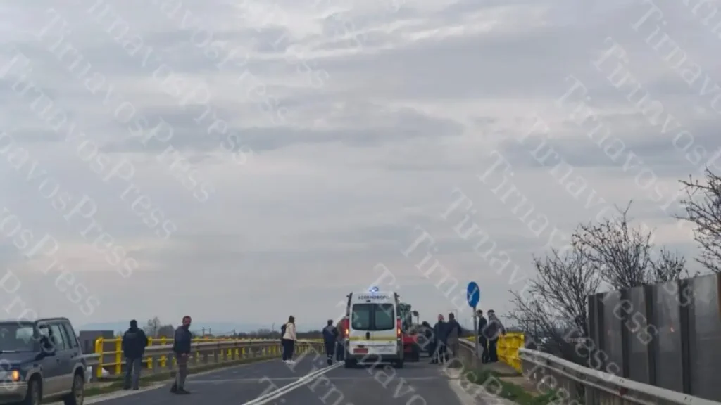 Σοβαρό τροχαίο ατύχημα στη νέα γέφυρα Τυρνάβου - Γυναίκα καταπλακώθηκε από πλατφόρμα τρακτέρ