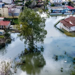 Εκκενώσεις, κατολισθήσεις και αποκλεισμένα χωριά -Ποιες περιοχές αντιμετωπίζουν προβλήματα από την κακοκαιρία