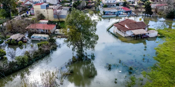 Εκκενώσεις, κατολισθήσεις και αποκλεισμένα χωριά -Ποιες περιοχές αντιμετωπίζουν προβλήματα από την κακοκαιρία