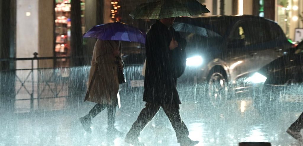 Έκτακτο δελτίο επιδείνωσης καιρού: Ισχυρές βροχές και καταιγίδες φέρνει διπλό σύστημα κακοκαιρίας