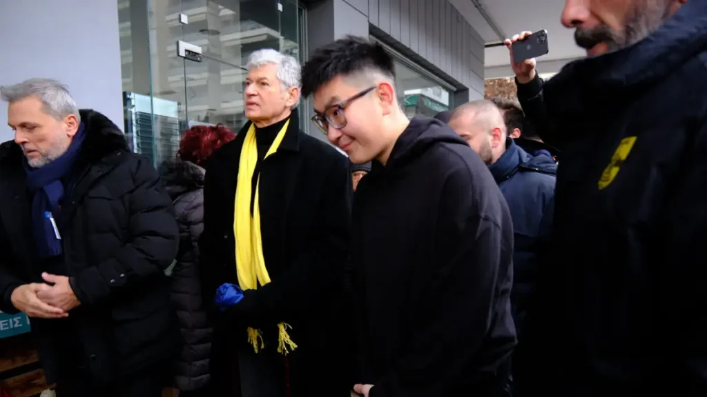 Ο ιδιοκτήτης του Άρη Betsson, Ρίτσαρντ Σιάο, στο τρισάγιο για τον Άλκη Καμπανό