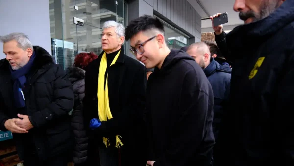 Ο ιδιοκτήτης του Άρη Betsson, Ρίτσαρντ Σιάο, στο τρισάγιο για τον Άλκη Καμπανό