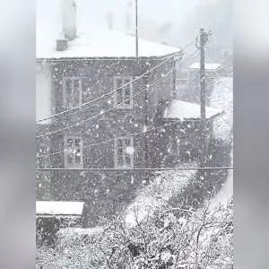 Κακοκαιρία πλήττει τη Δυτική Ελλάδα: Βροχές, χαλάζι, θυελλώδεις άνεμοι και χιόνια στα ορεινά (ΒΙΝΤΕΟ)