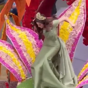 Η στιγμή που η Μις Υφήλιος καταρρέει σε φεστιβάλ στο Εκουαδόρ: Δείτε βίντεο