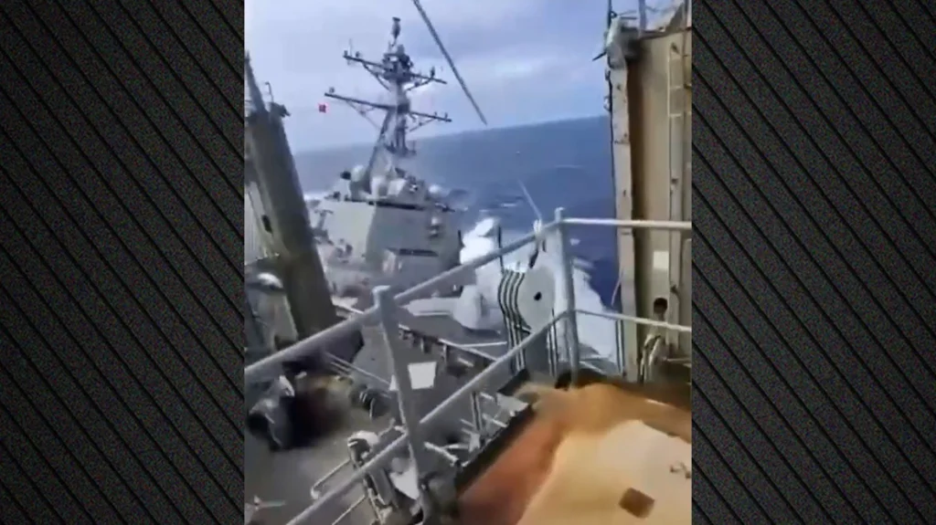 Η στιγμή που δύο πλοία του αμερικανικού ναυτικού συγκρούονται κοντά στη Νότια Αμερική, δείτε βίντεο