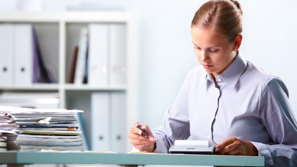 Ζητείται κοπέλα για εργασία ως υπάλληλος γραφείου