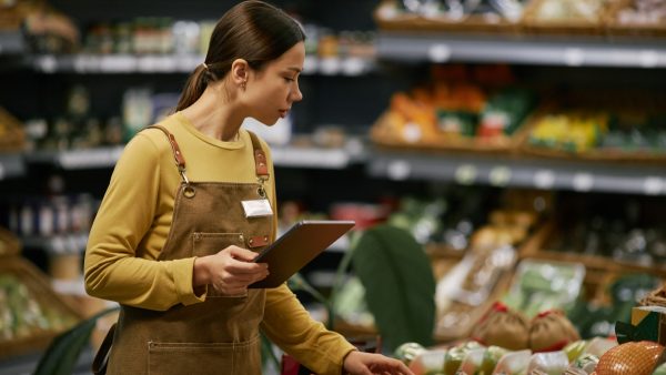 Λαμία: Ζητείται κοπέλα υπάλληλος για εργασία στο All Day Market