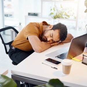 Υπάλληλος απολύθηκε άδικα επειδή... αποκοιμήθηκε - Η απόφαση του δικαστή!