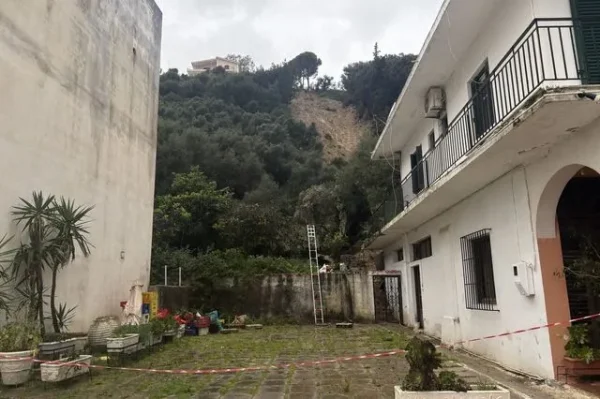 Κακοκαιρία: Κατολισθήσεις στη Ζάκυνθο – Εκκενώθηκαν κατοικίες στην Αγία Τριάδα