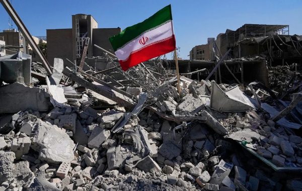 Σκηνές αποκάλυψης στην Τεχεράνη – Κατεστραμμένα ολόκληρα οικοδομικά τετράγωνα και άδειοι δρόμοι