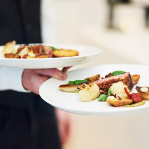 Υπεγράφη η νέα συλλογική σύμβαση εργασίας στον κλάδο του επισιτισμού -Κεραμέως: Κατώτατος μισθός από 930€ έως 1.100€