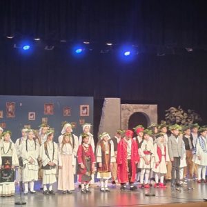 Συγκίνηση και υπερηφάνεια στην επετειακή παράσταση του 16ου Πειραματικού Δημοτικού Λαμίας για την Έξοδο του Μεσολογγίου