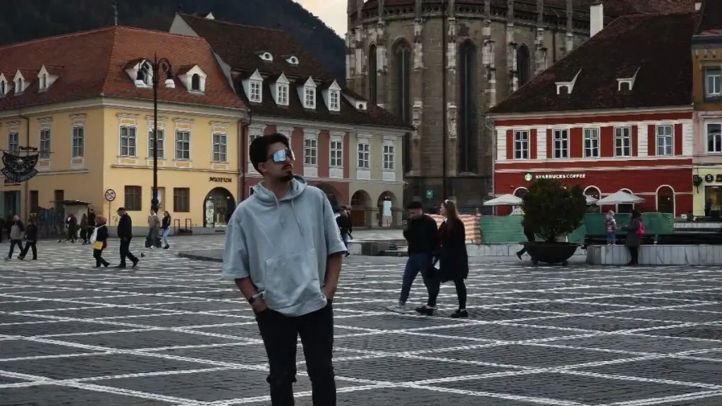 «Ο οδηγός έτρεχε, έκανε “8αρια” και σκότωσε τον γιο μου», λέει ο πατέρας του 25χρονου