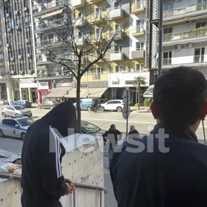 Προφυλακίστηκε ο 27χρονος οδηγός που παρέσυρε και σκότωσε τον 25χρονο στη Θεσσαλονίκη, «μακάρι να ήμουν εγώ στη θέση του», είπε