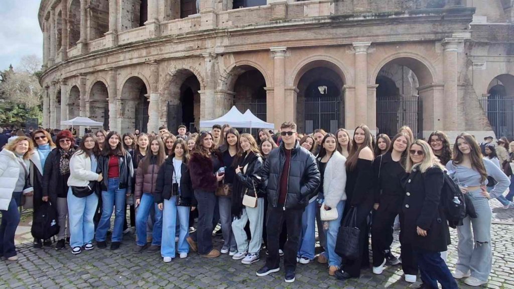 Πολιτιστικό οδοιπορικό των μαθητών του 4ου Πειραματικού Γενικού Λυκείου Λαμίας στην Ιταλία (ΦΩΤΟ)