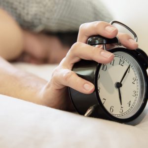 Ξύπνημα στις 5 το πρωί: Αυξάνει πραγματικά την παραγωγικότητα ή είναι ένας μύθος;