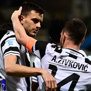 Πρώτος σε τριπλή ισοβαθμία ο ΠΑΟΚ: Η βαθμολογία και τα παιχνίδια των Δικεφάλων και του Ολυμπιακού έως το φινάλε