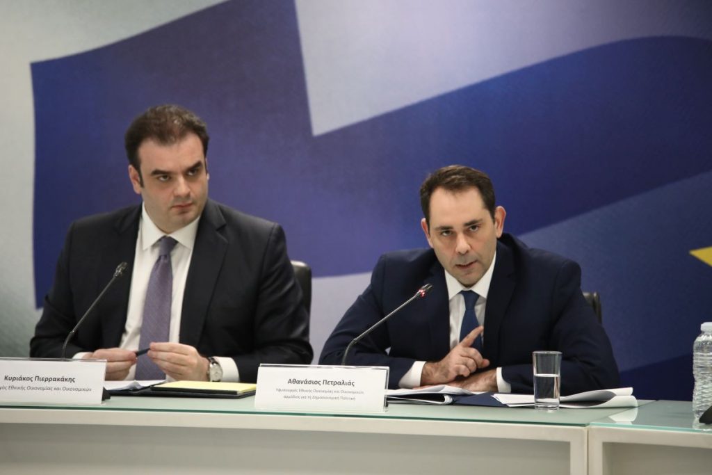 Παραδείγματα με τα μέτρα στήριξης: Τι θα ισχύει για επιδότηση στο diesel, fuel pass, εκπτώσεις στα ακτοπλοϊκά