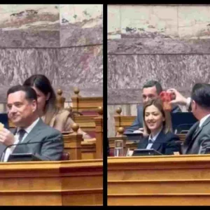 Η Κωνσταντοπούλου ανέβασε βίντεο με τον Άδωνι να τρώει κρακεράκια στη Βουλή: «Δεν είναι η κουζίνα σας» (ΒΙΝΤΕΟ)