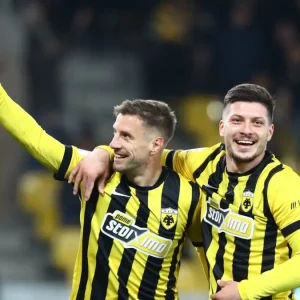 Η τελική βαθμολογία της κανονικής περιόδου, οι ομάδες των playoffs (1-4,5-8) και των playouts