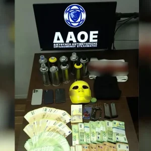 Άγιος Δημήτριος: Πέντε συλλήψεις για οπαδικό επεισόδιο – Κατασχέθηκαν φυσίγγια, ρούχα και περισσότερα από 300.000 ευρώ