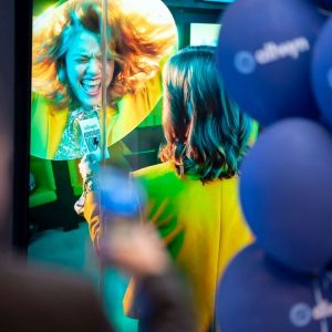 Instant Win από την Allwyn: Κέρδη μέχρι 500 ευρώ στη στιγμή σε χιλιάδες τυχερούς με δωρεάν συμμετοχή στα καταστήματα Allwyn