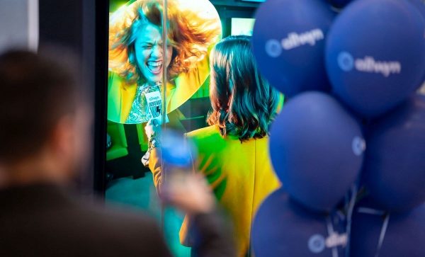 Instant Win από την Allwyn: Κέρδη μέχρι 500 ευρώ στη στιγμή σε χιλιάδες τυχερούς με δωρεάν συμμετοχή στα καταστήματα Allwyn