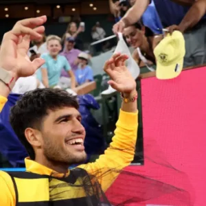 Κάρλος Αλκαράθ: Ντύθηκε... μέλισσα για να πανηγυρίσει την πρόκριση στα ημιτελικά του Indian Wells, βίντεο